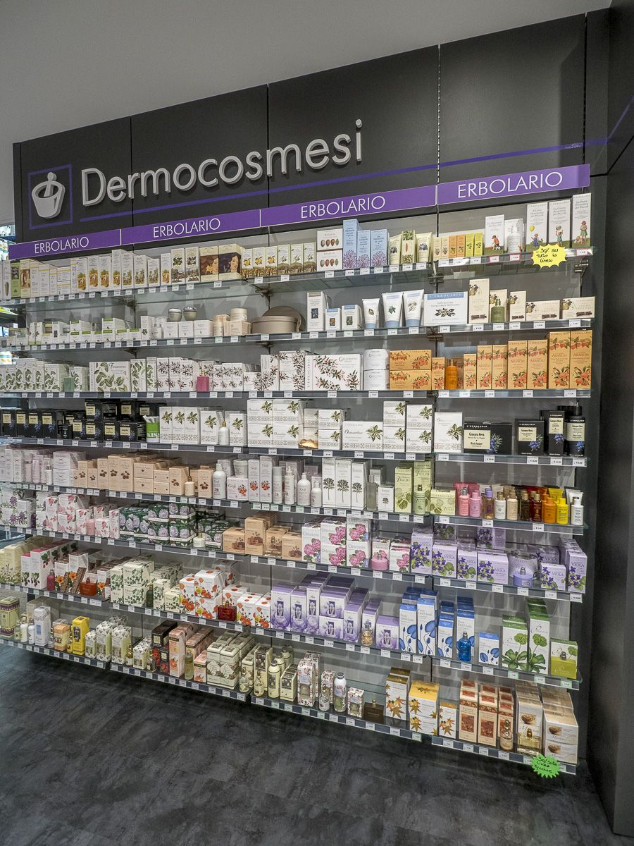 Interno della Farmacia San Lorenzo, dettaglio reparto