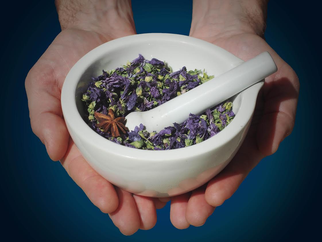 Le mani della Farmacia San Lorenzo al servizio del vostro benessere